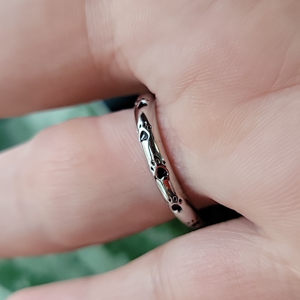 Dainty Pawprint Ring, high shine, dainty - Picture 3 of 9